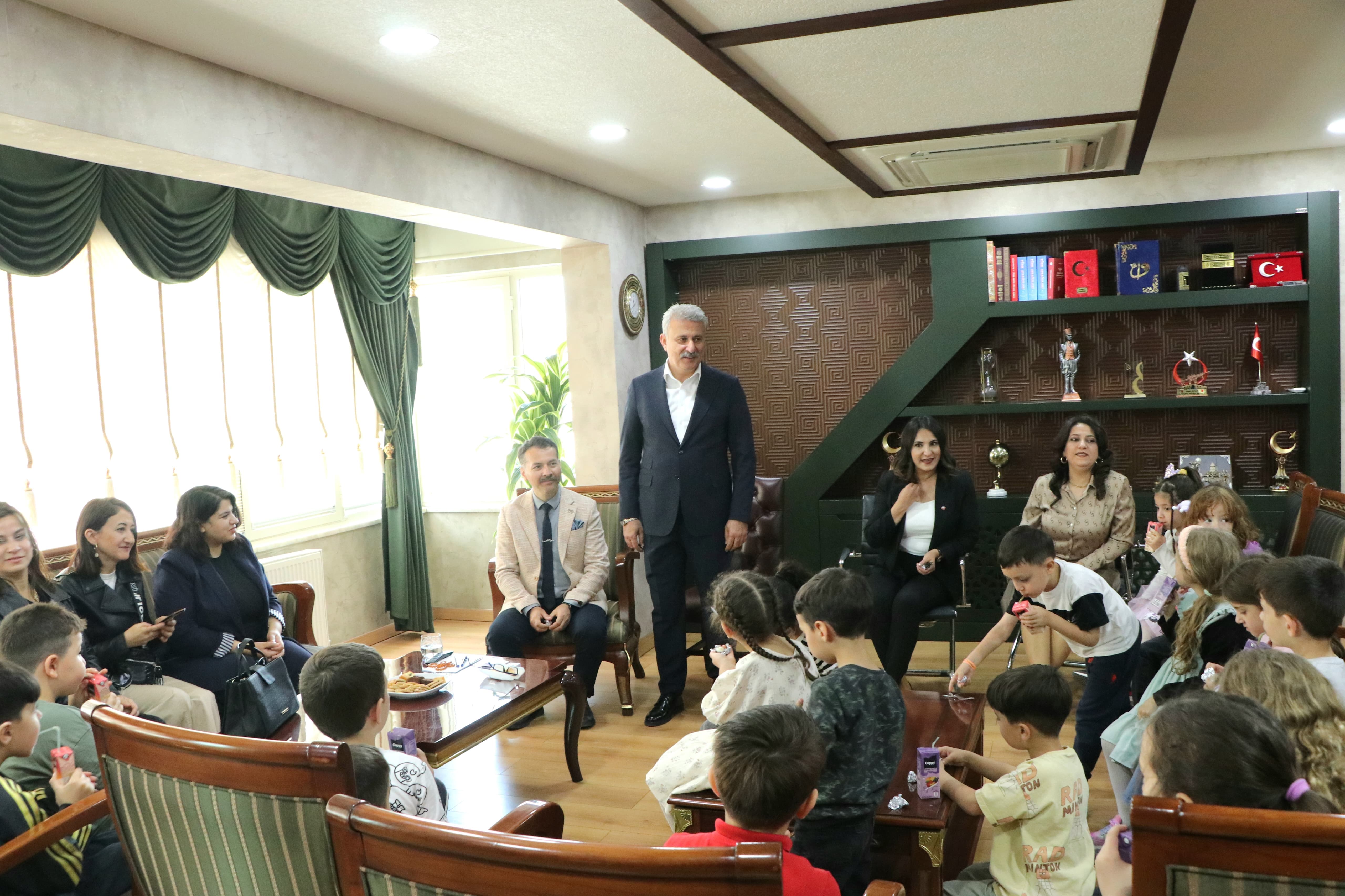 bahceseh-r-kolej-anaokulu-ogrenc-ler-beled-yem-ze-renk-katti